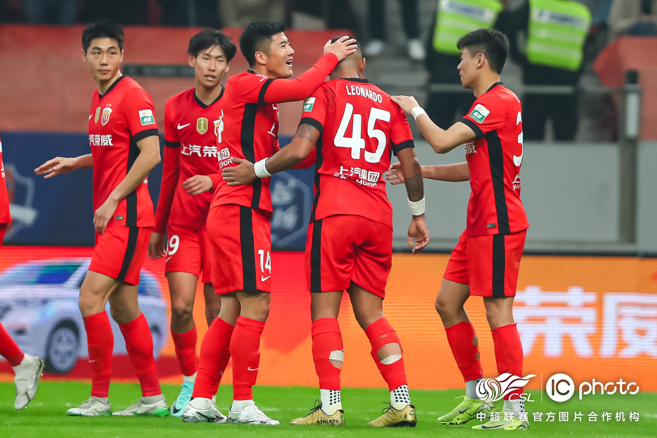 九游娱乐中心-赛地聚焦：足总杯窗口期热度飙升；金州勇士止住颓势；赛场秩序良好；心理建设被强调(2024足总杯决赛地点)